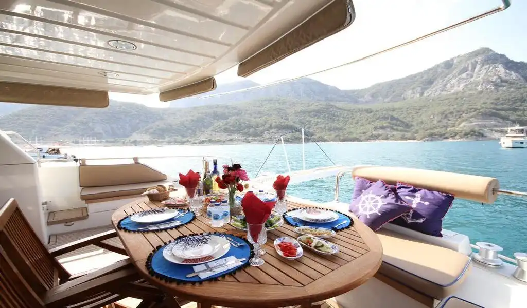 YACHT LUXURY LEGENDS